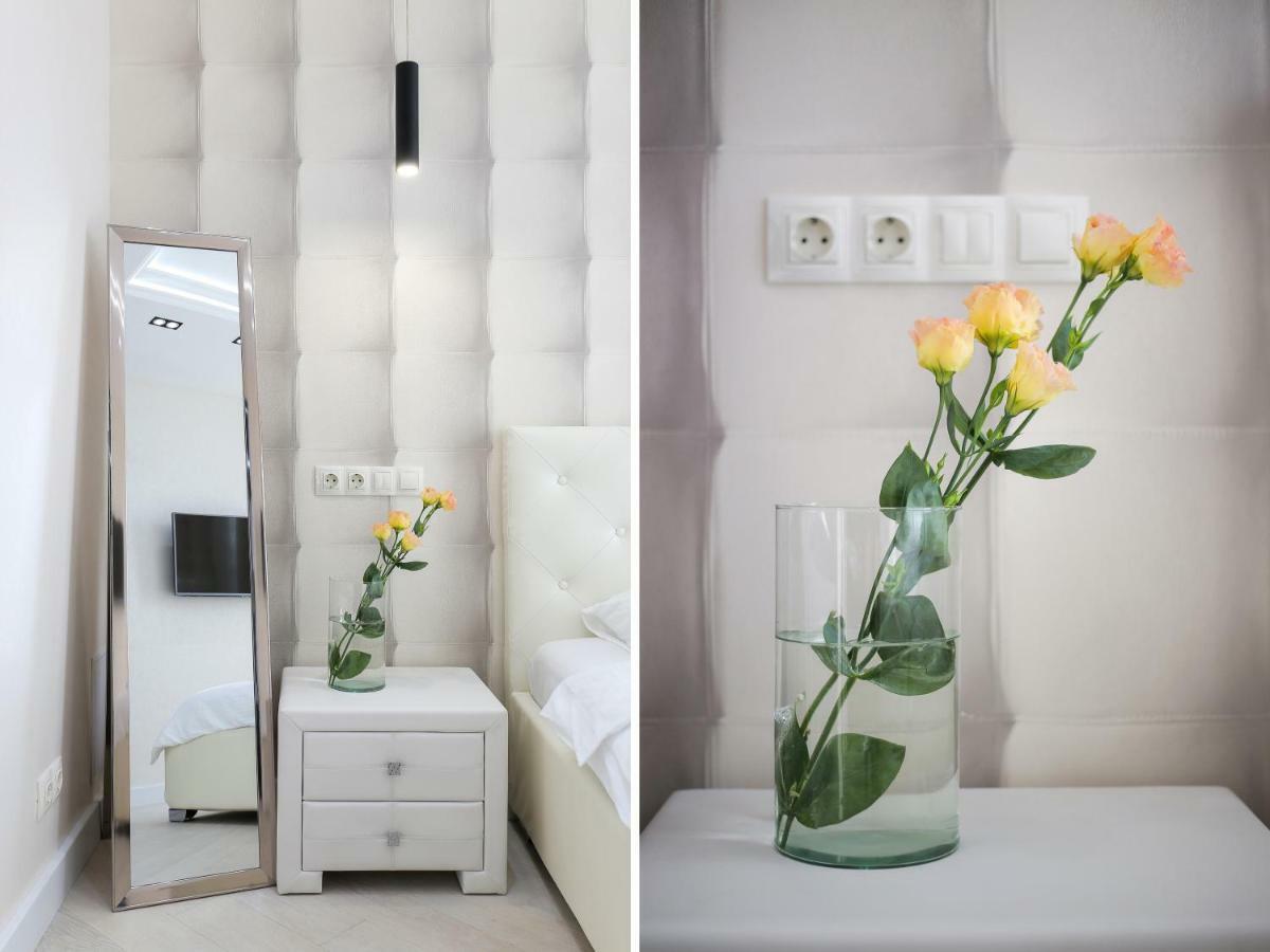 Black&White Apartment In Smart Plaza Kiev Buitenkant foto