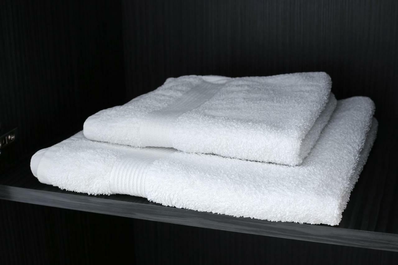 Black&White Apartment In Smart Plaza Kiev Buitenkant foto