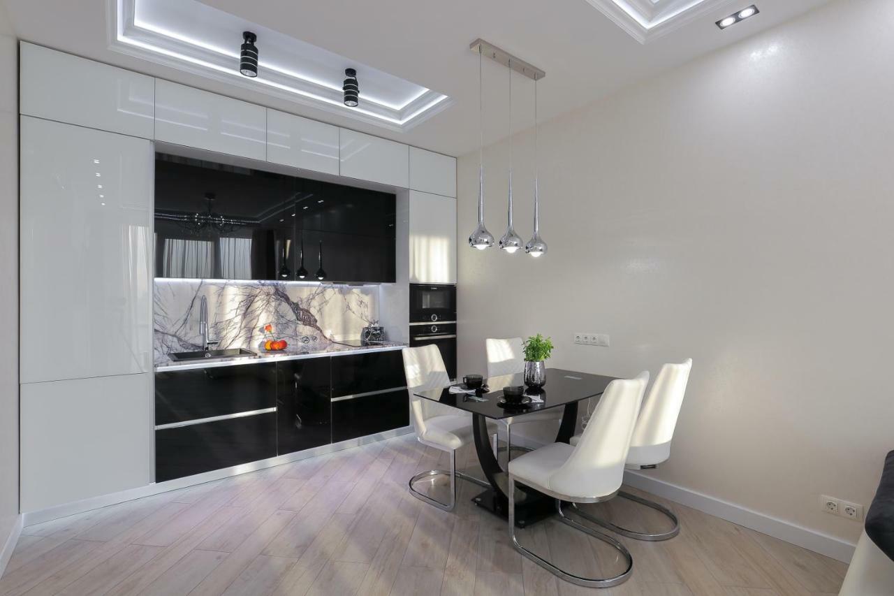 Black&White Apartment In Smart Plaza Kiev Buitenkant foto