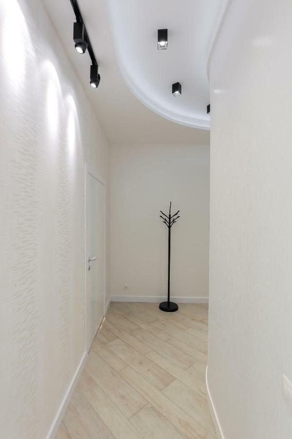 Black&White Apartment In Smart Plaza Kiev Buitenkant foto