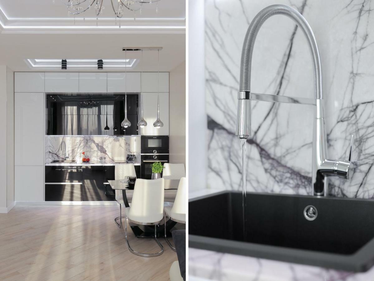 Black&White Apartment In Smart Plaza Kiev Buitenkant foto
