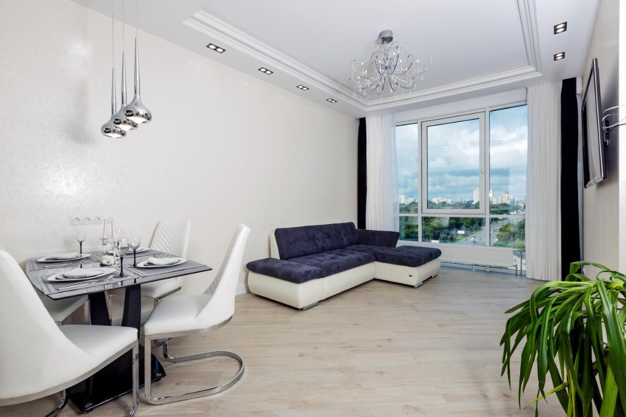 Black&White Apartment In Smart Plaza Kiev Buitenkant foto