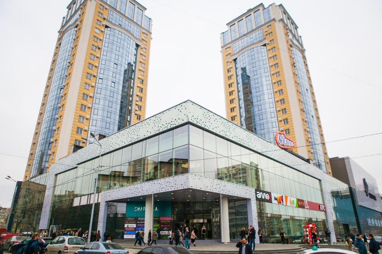 Black&White Apartment In Smart Plaza Kiev Buitenkant foto